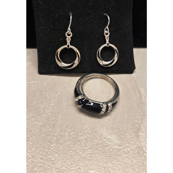 Avon 3 pc set Necklace Earrings Ring Black Silver Tone Classic Style NEW - Picture 5 of 10